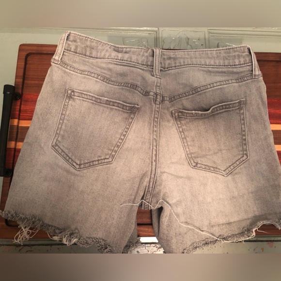Universal Thread Shorts - Picture 2 of 3